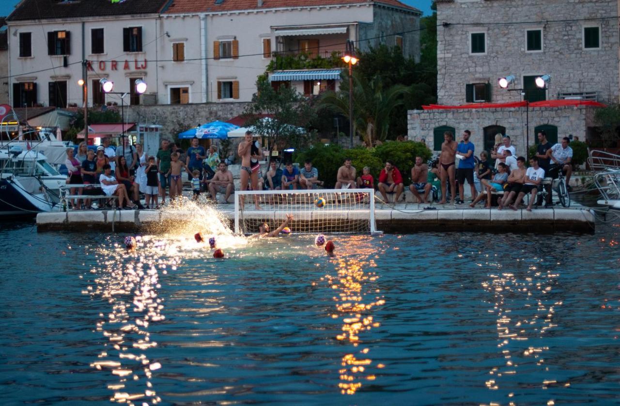 Apartmani Fortuna Zlarin Esterno foto