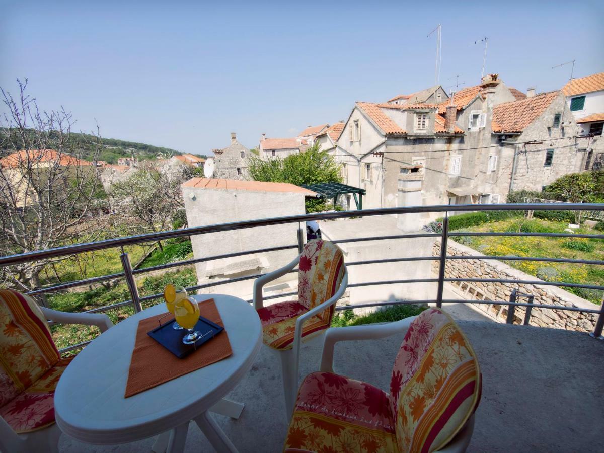 Apartmani Fortuna Zlarin Esterno foto